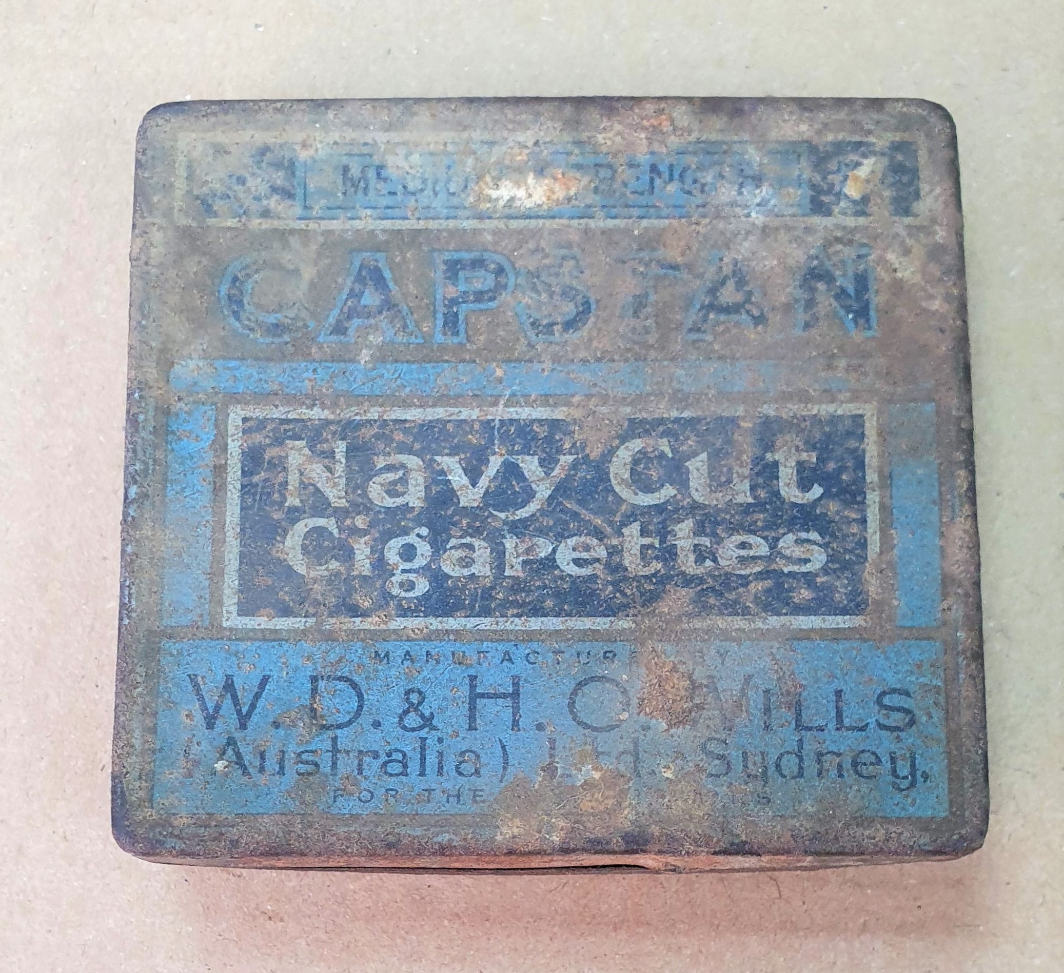 קופסת סיגריות H.O. Wills, בריסטול ולונדון  Capastan Navy Cut Cigarettes